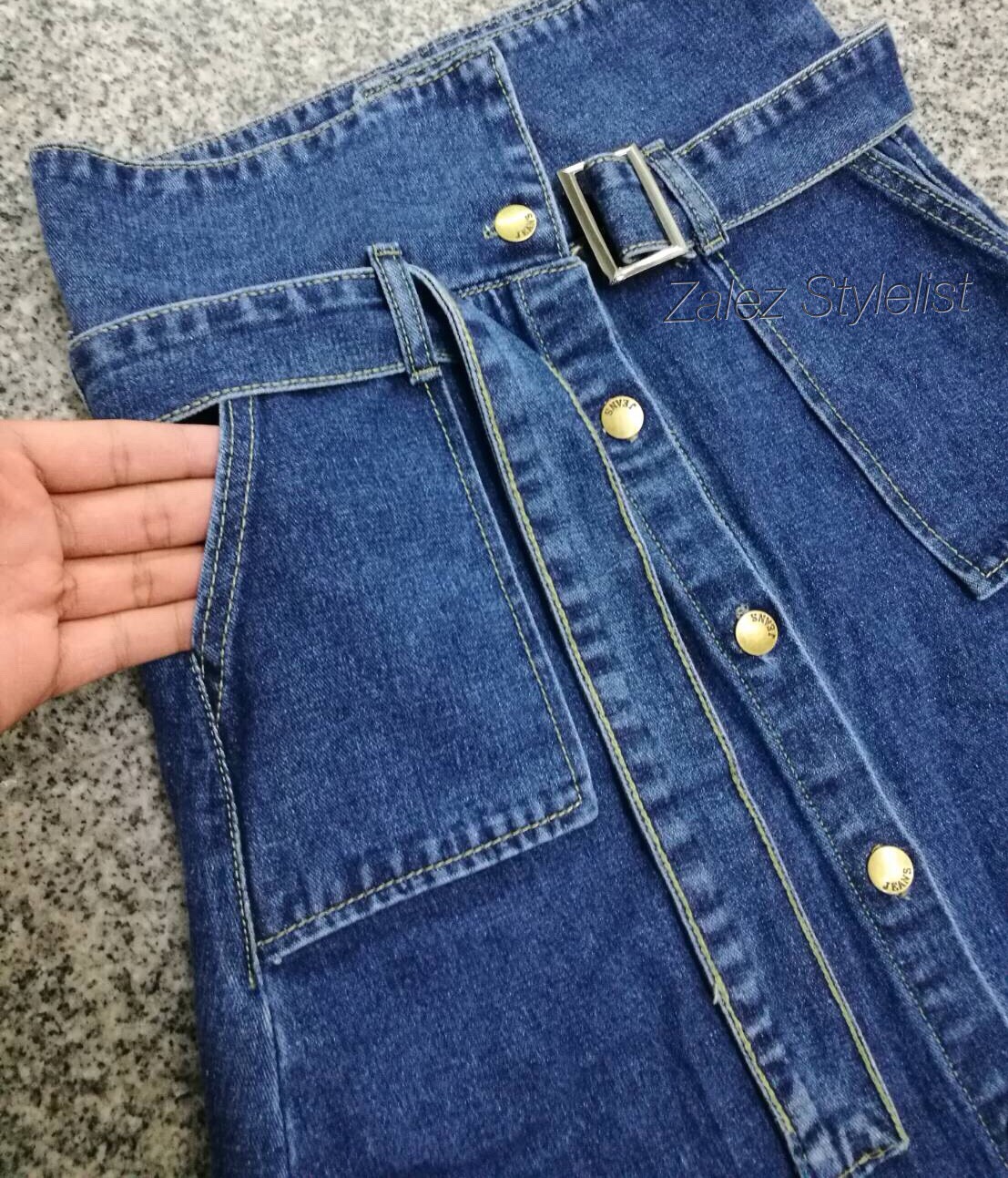 กระโปรงสียีนส์ แต่งกระเป๋าสองข้าง