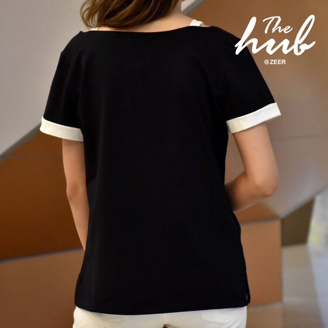 เสื้อแขนสั้นสีดำ แต่งสายเดี่ยว