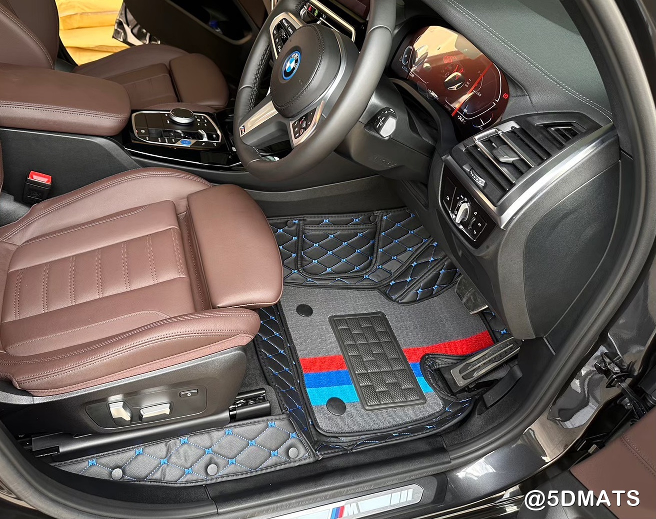 พรมปูพื้นรถยนต์ 7D BMW IX3 พรม7D บีเอ็มดับเบิลยู XPEแบบหนา เสริมใยดักฝุ่น สีดำด้ายฟ้า เข้ารูป เต็มคัน