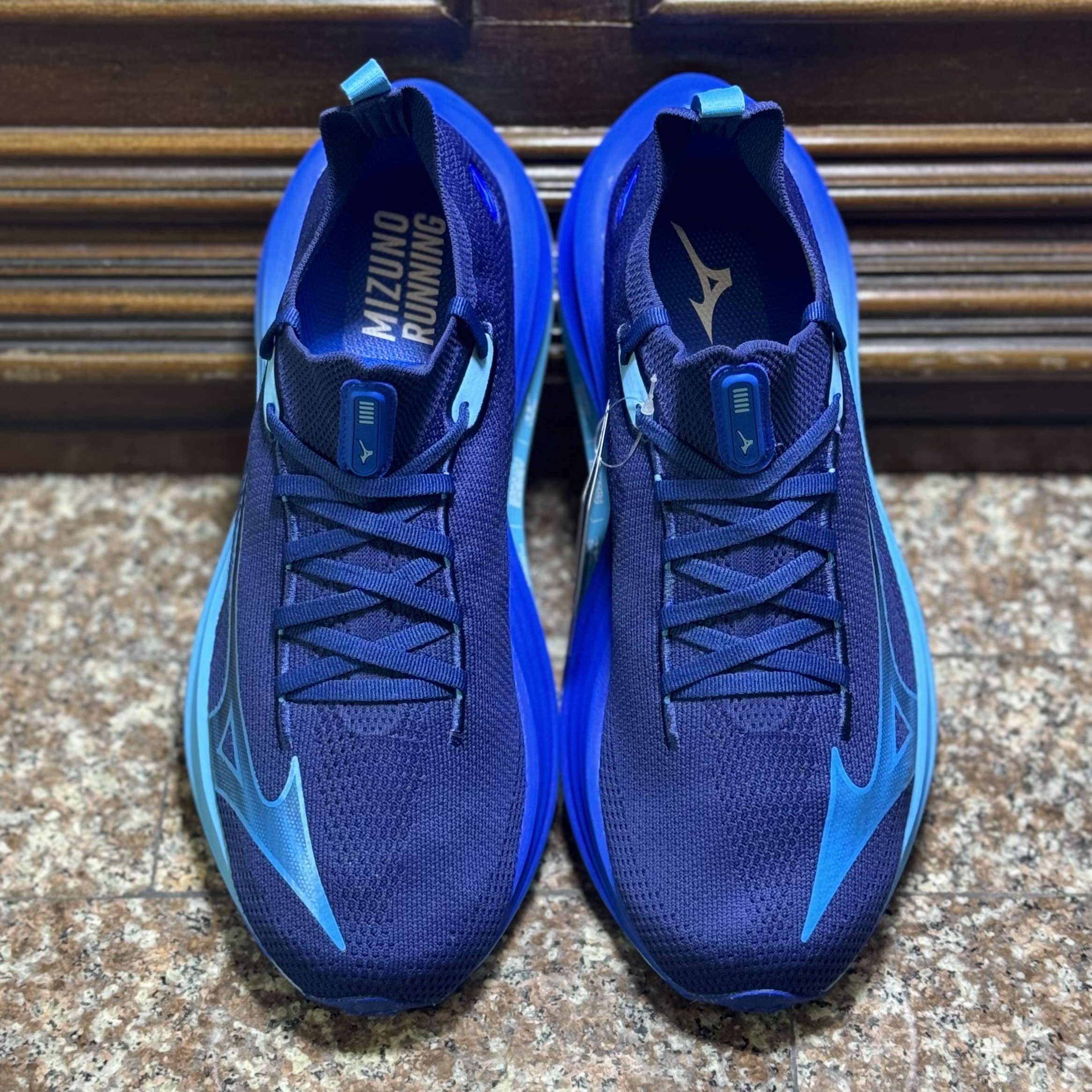 รองเท้าวิ่ง Mizuno Neo Vista ‘Estate Blue’ (M10US)