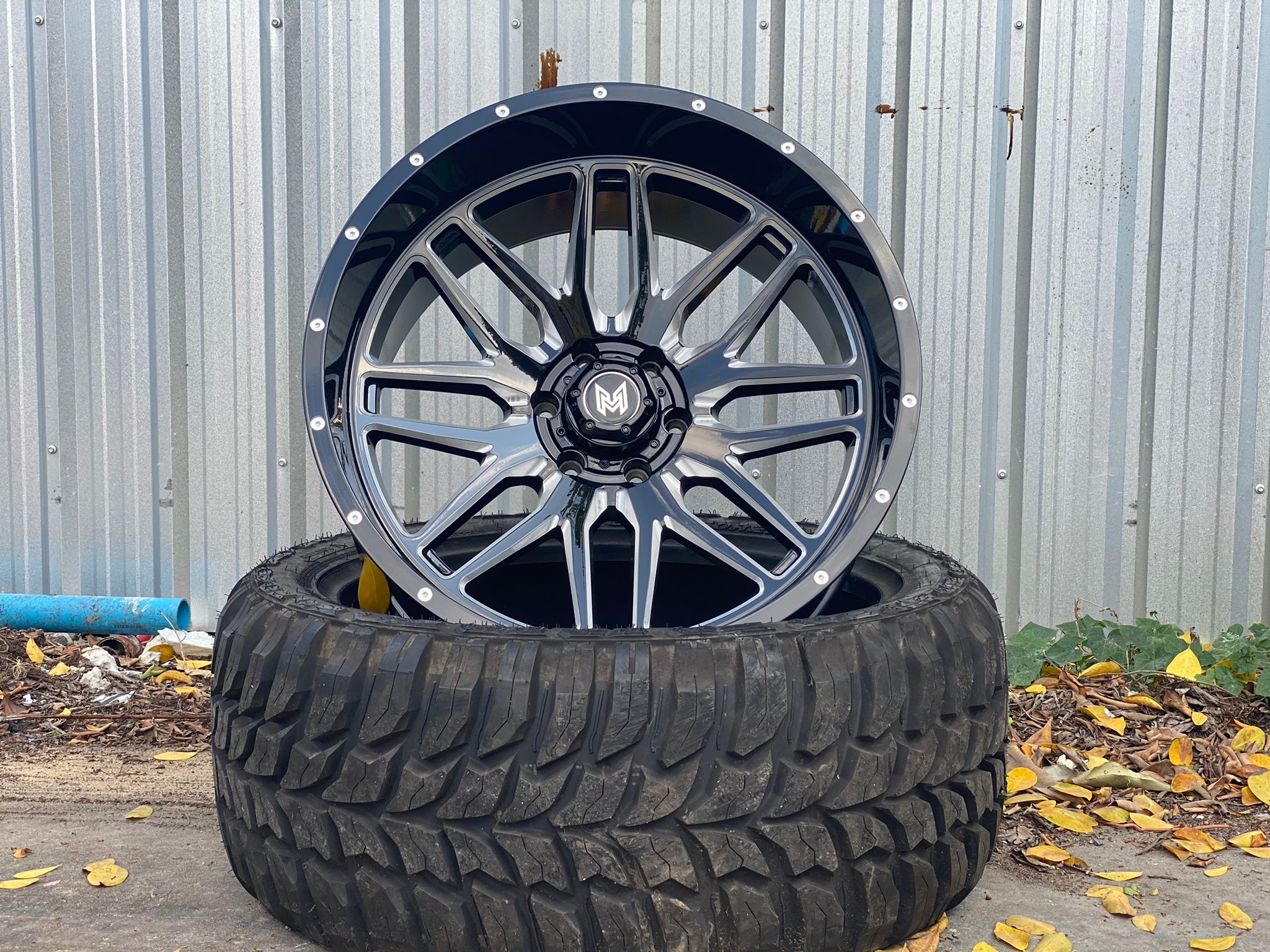 MAGNETIC 22x12 ET-44 CROSSWIND MT 33/12.5R22