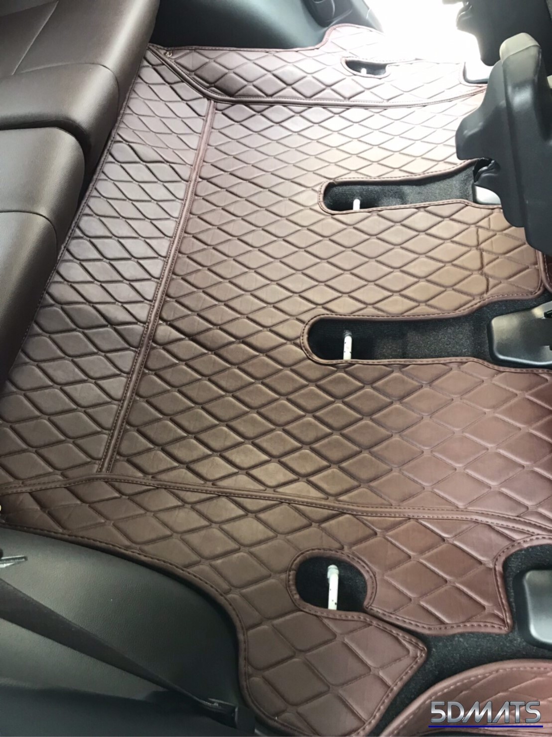 พรมปูพื้นรถยนต์5D All new fortuner ลาย RICH สีกาแฟ เต็มคัน (เสริมใยดักฝุ่น)