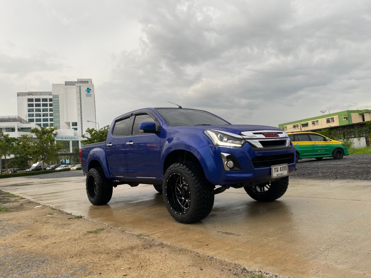 D-MAX มาจากสุพรรณบุรี จัดทรงเมกาที่ STEP9