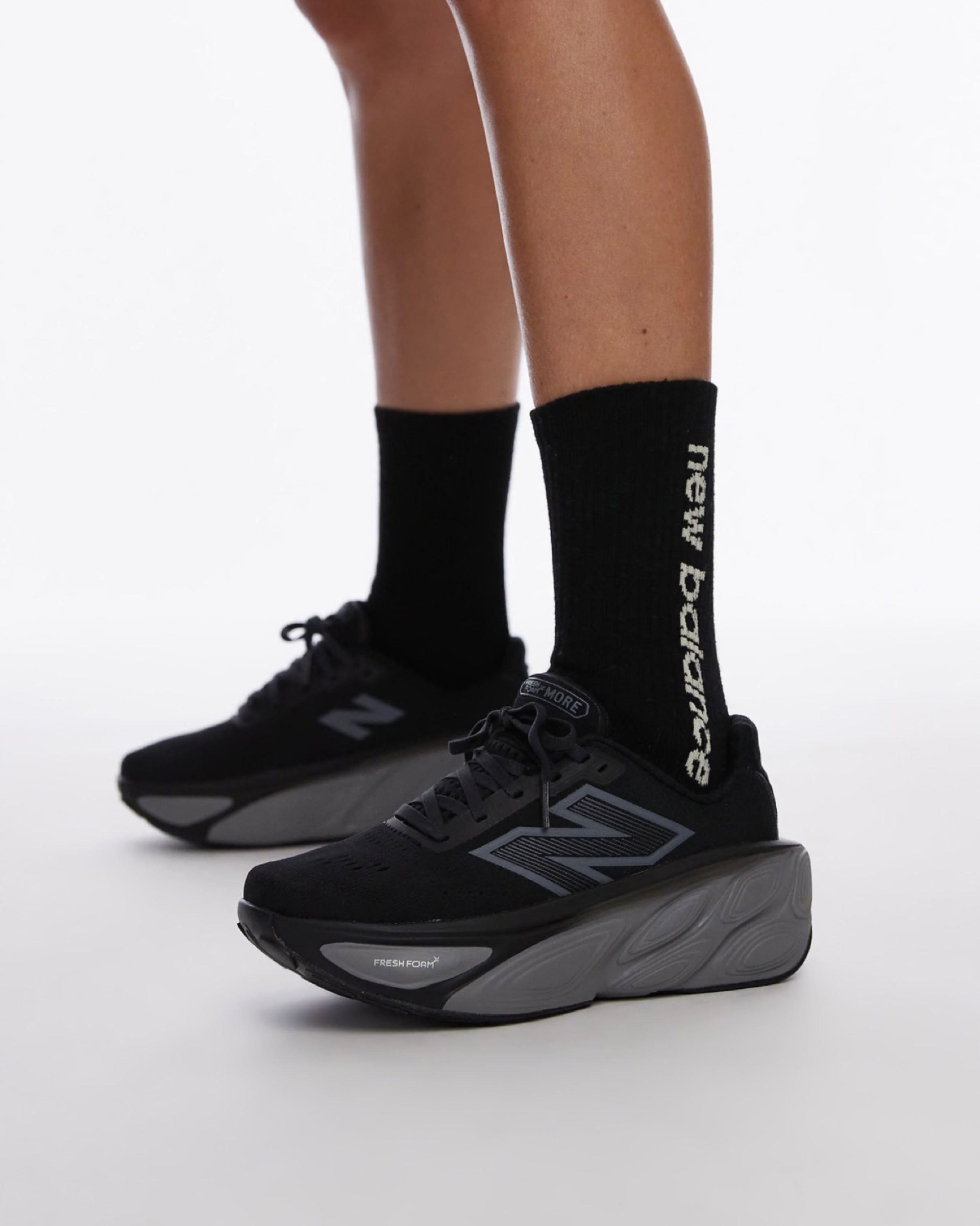 รองเท้าวิ่ง New Balance Fresh Foam X More V5 ‘BLACK’ #มือ2 (M12US)