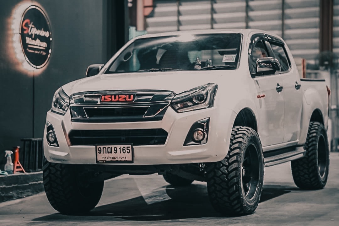 D-MAX ทรงเมกา แต่งที่ STEP9เท่านั้น