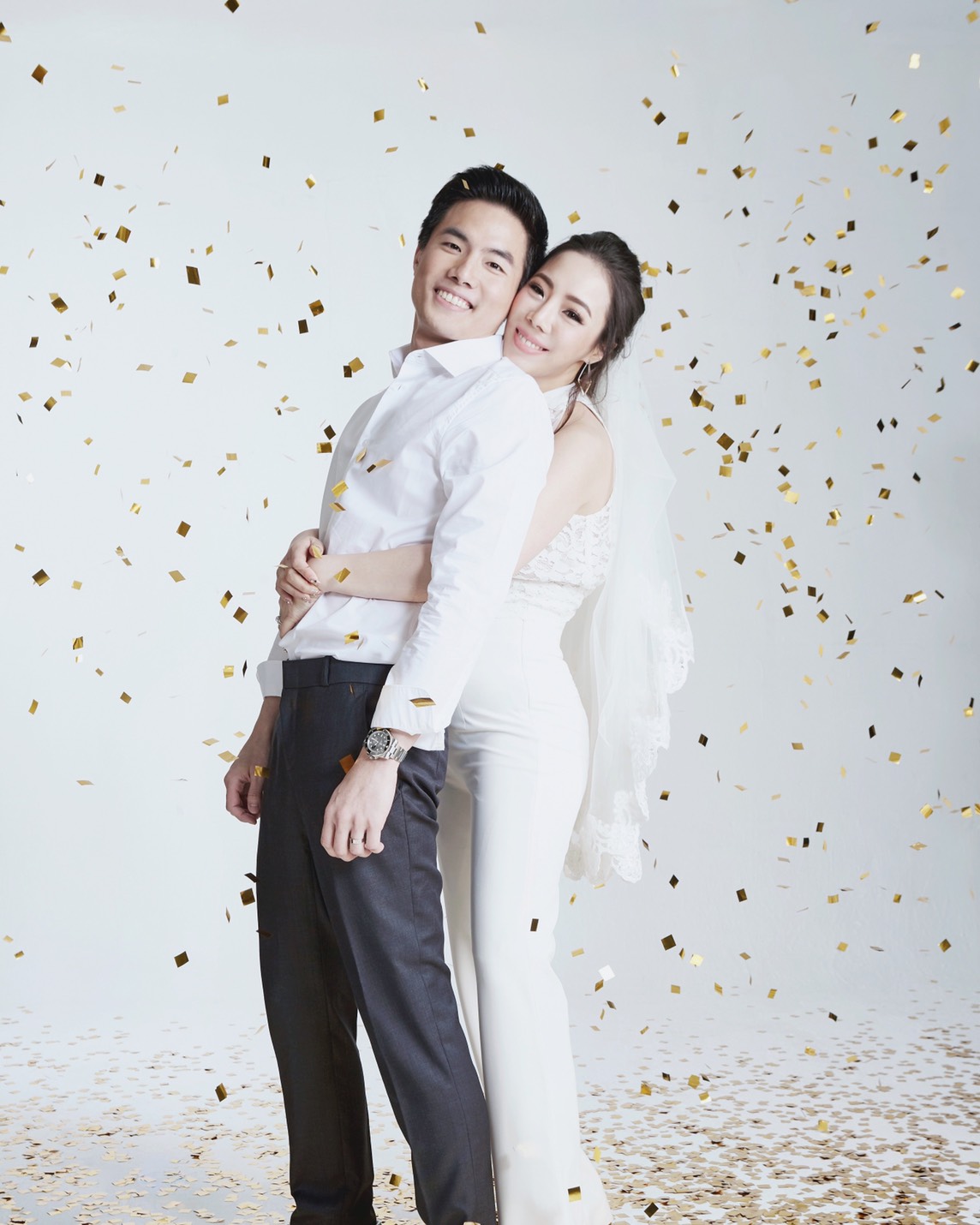 กระดาษโปรยงานแต่งงาน สีทอง ขนาด2*2CM