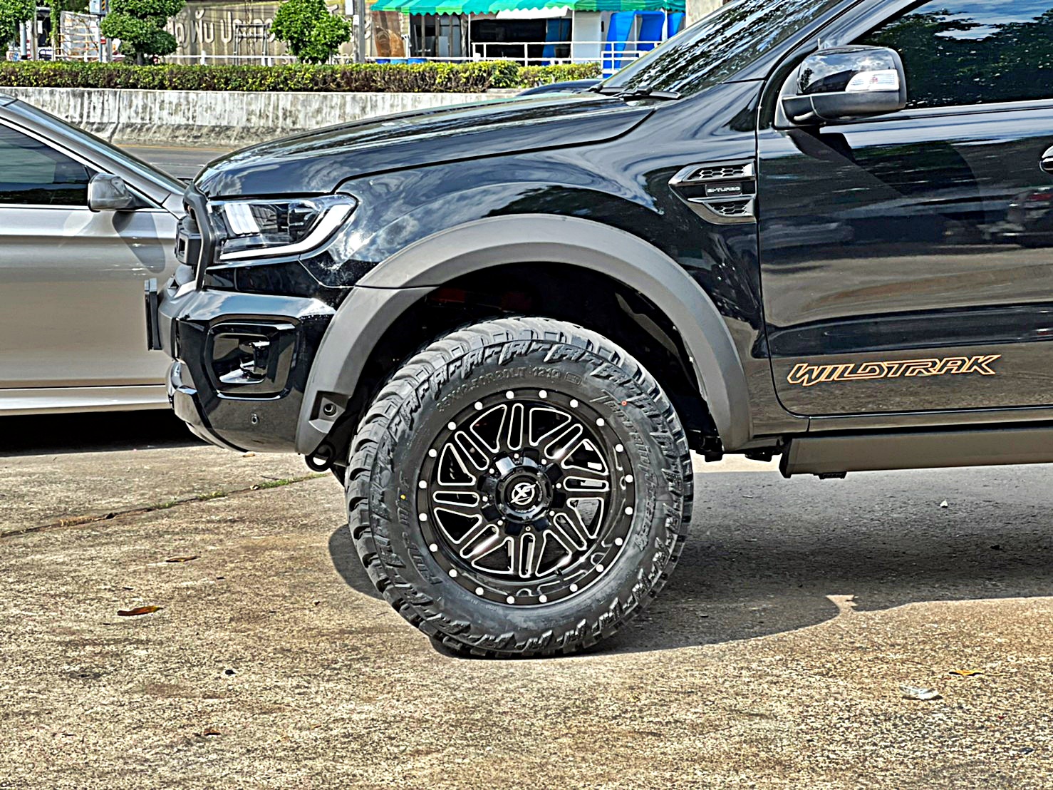 FORD WILDTRAK ชุดแต่งรอบคัน ทรงเมกาที่ STEP9