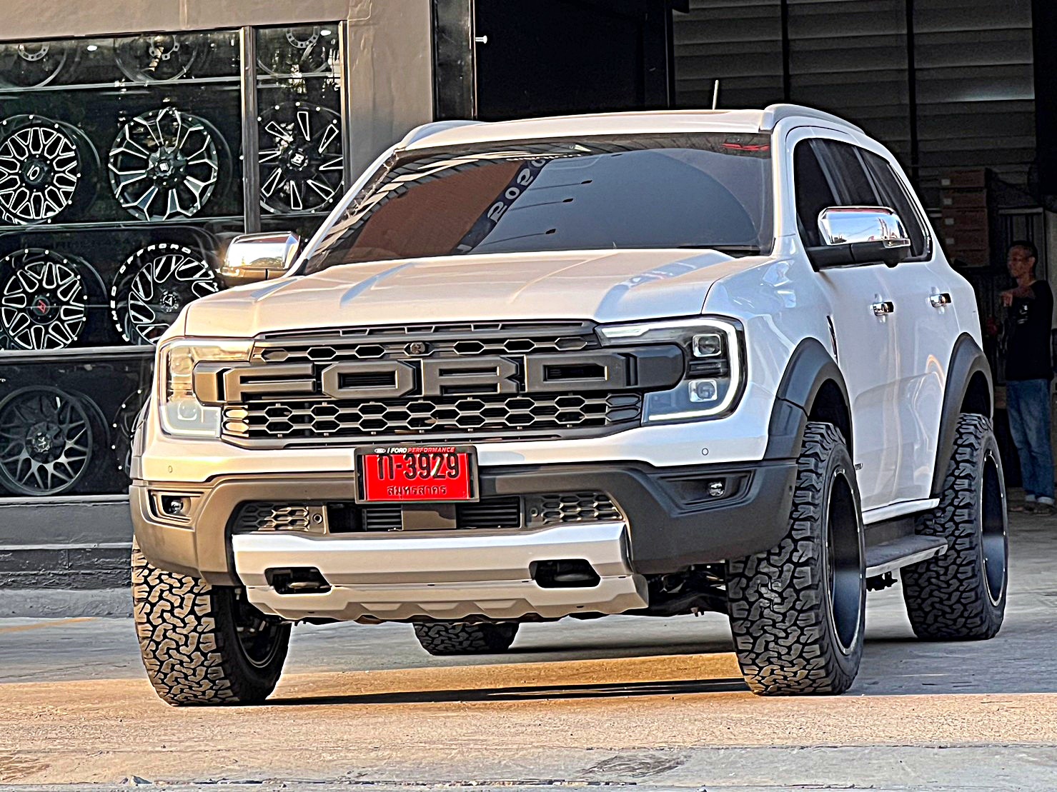 FORD EVEREST NEXTGEN แต่งวทรงเมกาที่ STEP9