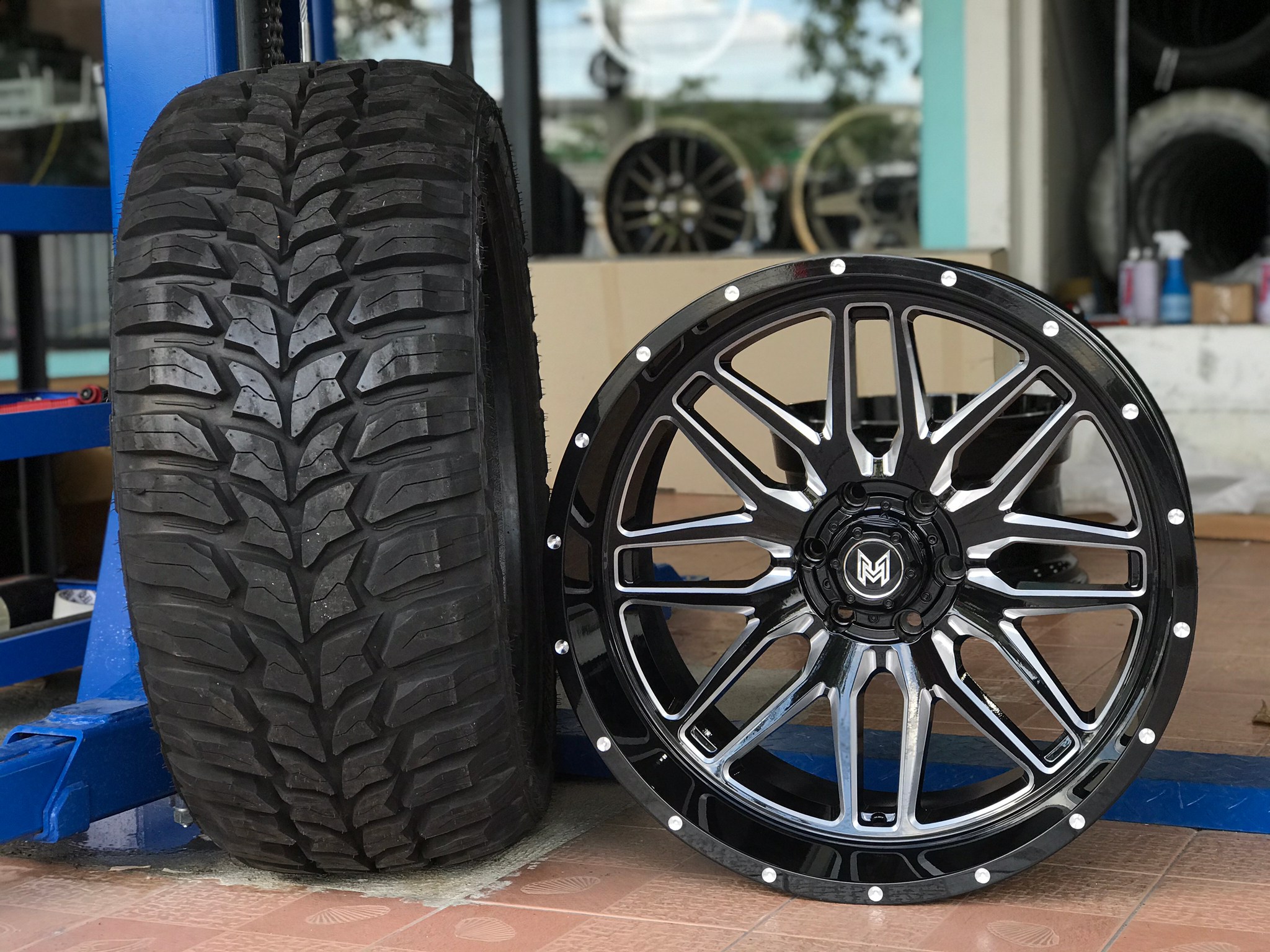 MAGNETIC 22x12 ET-44 CROSSWIND MT 33/12.5R22