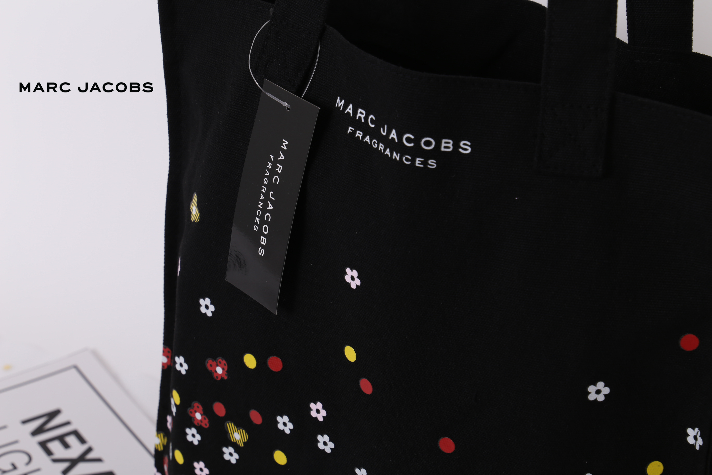 กระเป๋าผ้า canvas ลายดอกไม้ MARC JACOBS