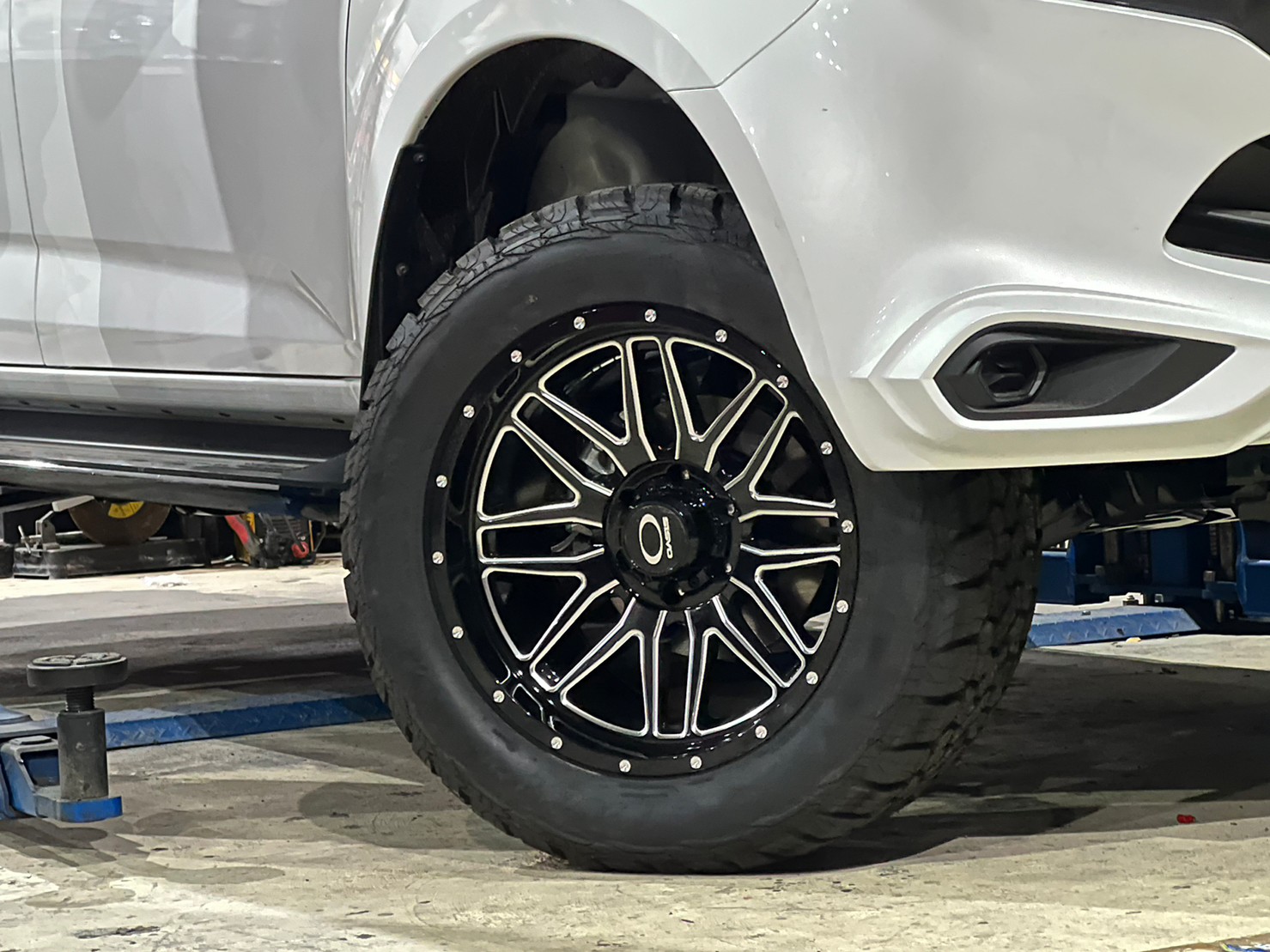 ISUZU MU-X แต่งทรงเมกาที่ STEP9