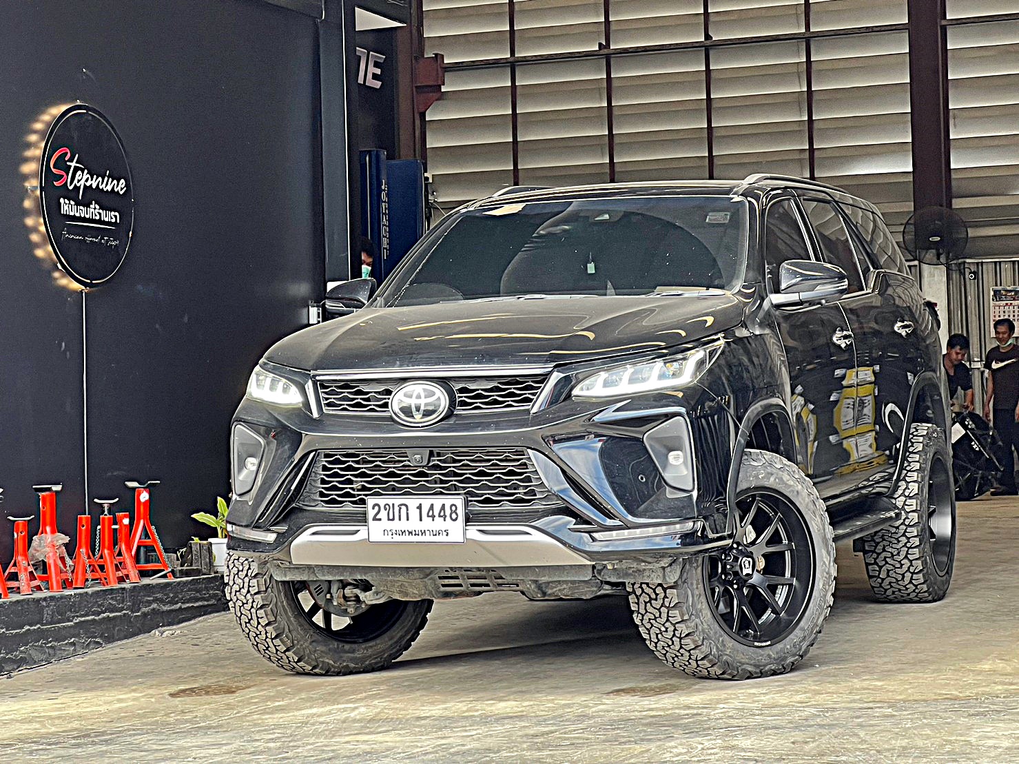 TOYOTA FORTUNER LEGENDER แต่งทรงเมกาที่ STEP9