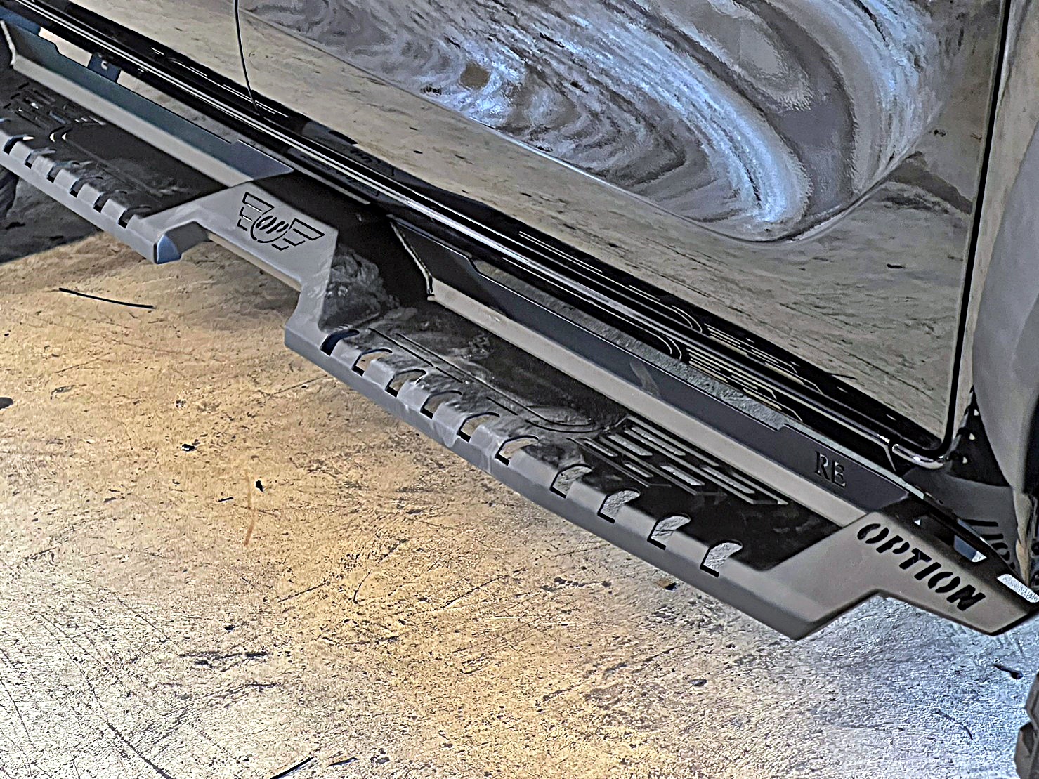 TOYOTA ROCCO จองคิวมาจาก กาญจนบุรี จัดเต็มรอบคัน แต่งแนวเมกา