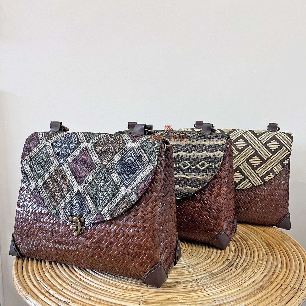 กระเป๋ากระจูด กระเป๋าถือ กระเป๋าผ้าไทย กระเป๋าฝาพับ 👜