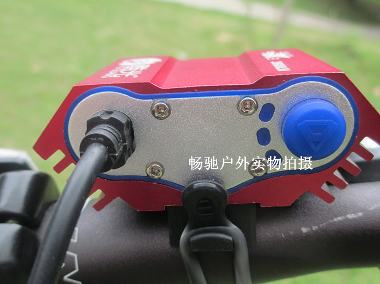 ไฟหน้าจักรยาน CREE XM-L T6 LED 3 ดวง ความสว่าง 3600 Lumen พร้อมแบตเตอรี่ครบชุด (DC)