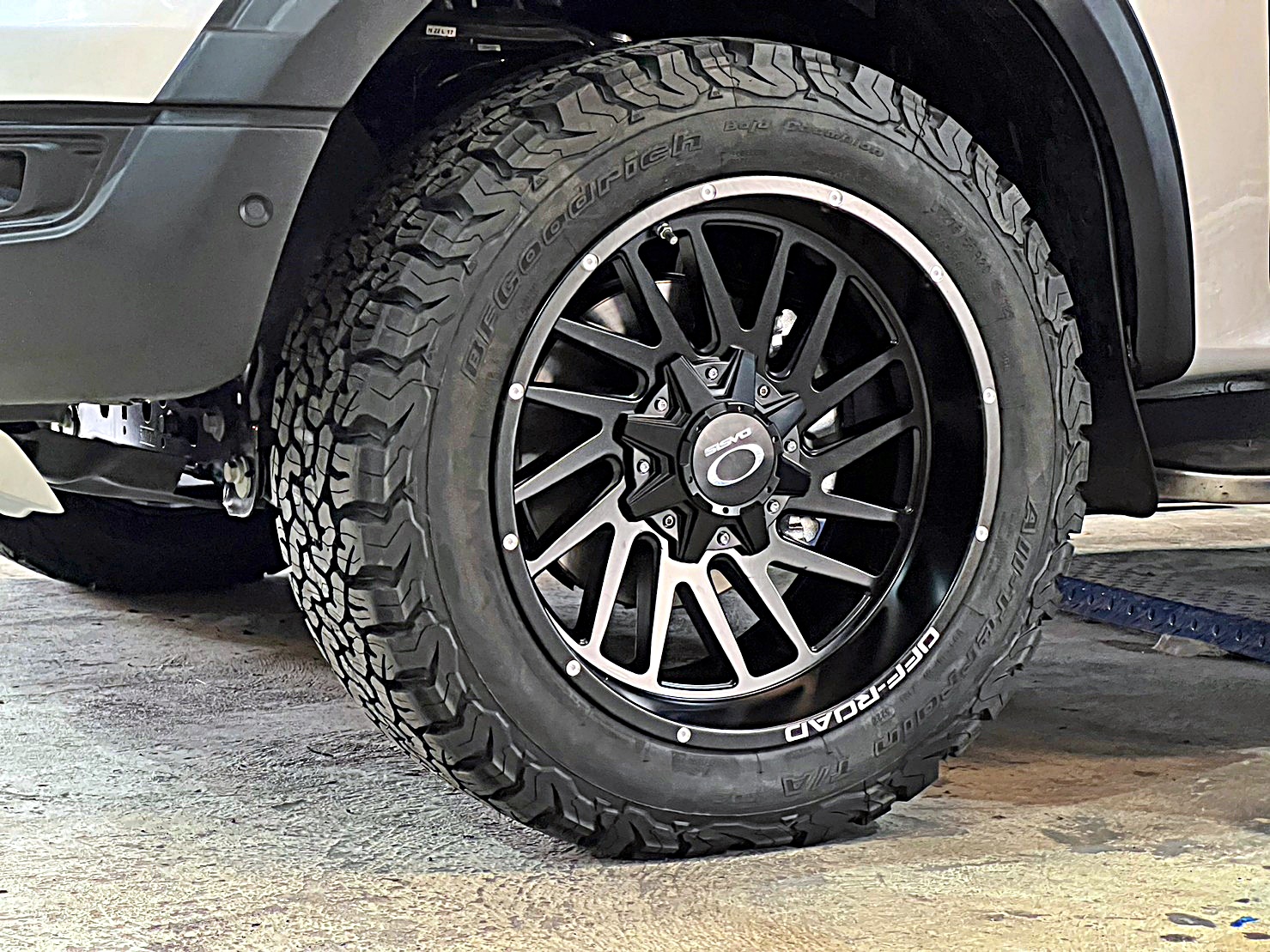 FORD EVEREST NEXTGEN แต่งวทรงเมกาที่ STEP9