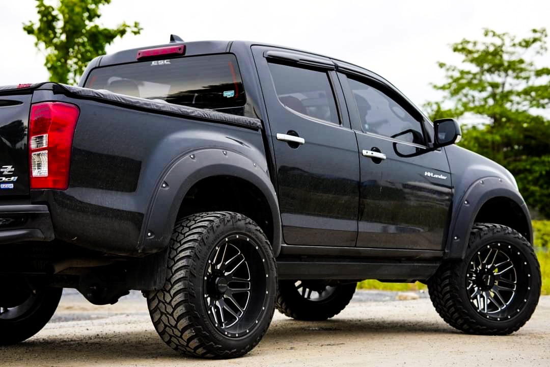 D-MAX ทรงเมกา อย่างหล่อ ที่ STEP9