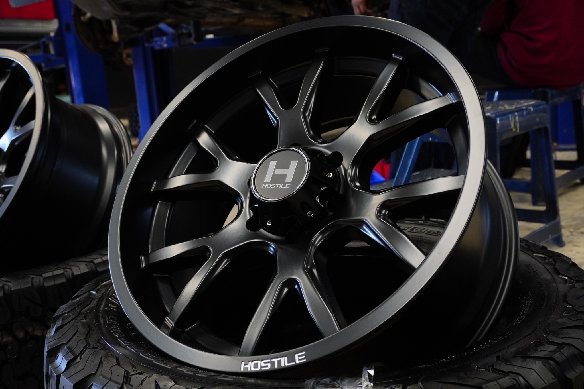 ล้อ HOSTILE H113 20X9.0 ET+0 ดำด้าน กับ ยาง BF GOODRICH KO2 275/55-20
