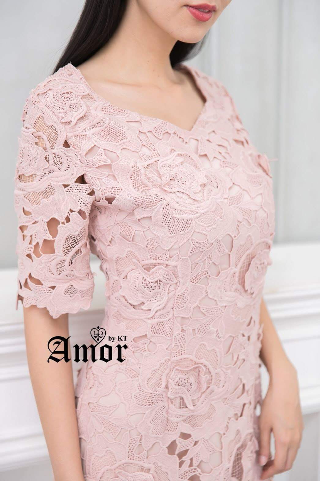 ชุดเดรสลูกไม้ ดอกลอย 3 มิติ