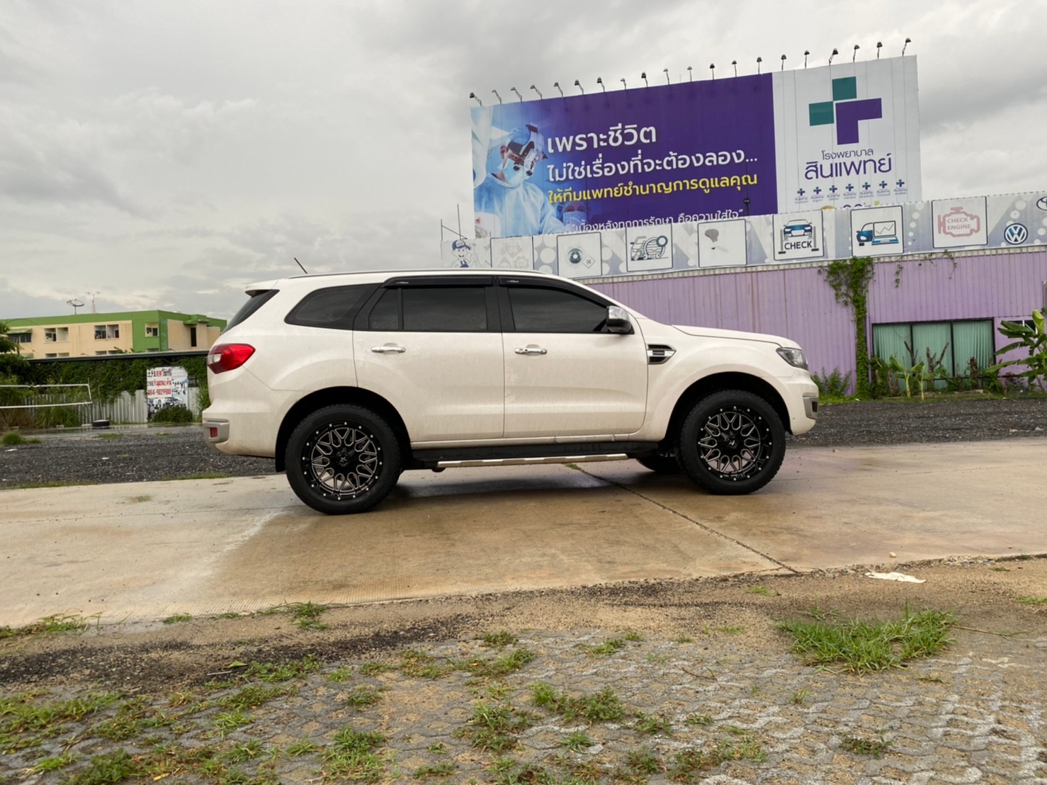 FORD EVEREST แบบไม่ยก