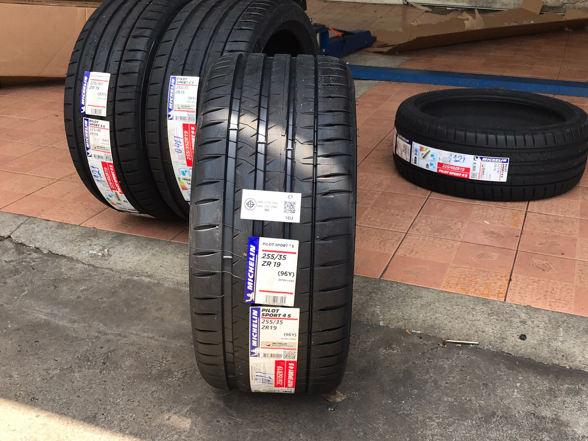 MICHELIN PILOT SPORT4S 225/40-19 ราคาถูกสั่งได้ทุกรุ่นที่ STEP9
