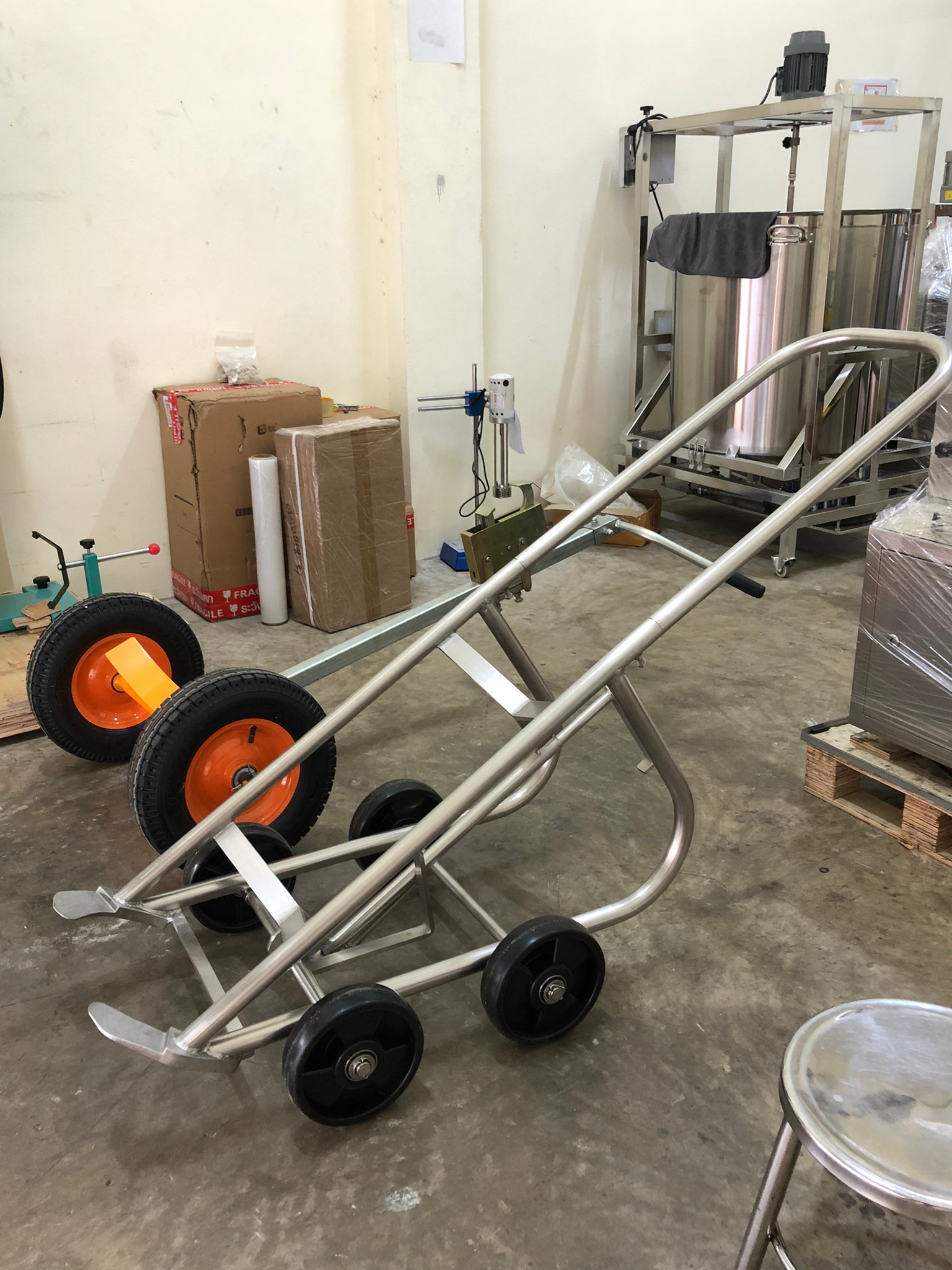 รถเข็นอเนกประสงค์ถังเคมี 200ลิตร พร้อมเท่ลงได้ในตัว 4 ล้อ DF20