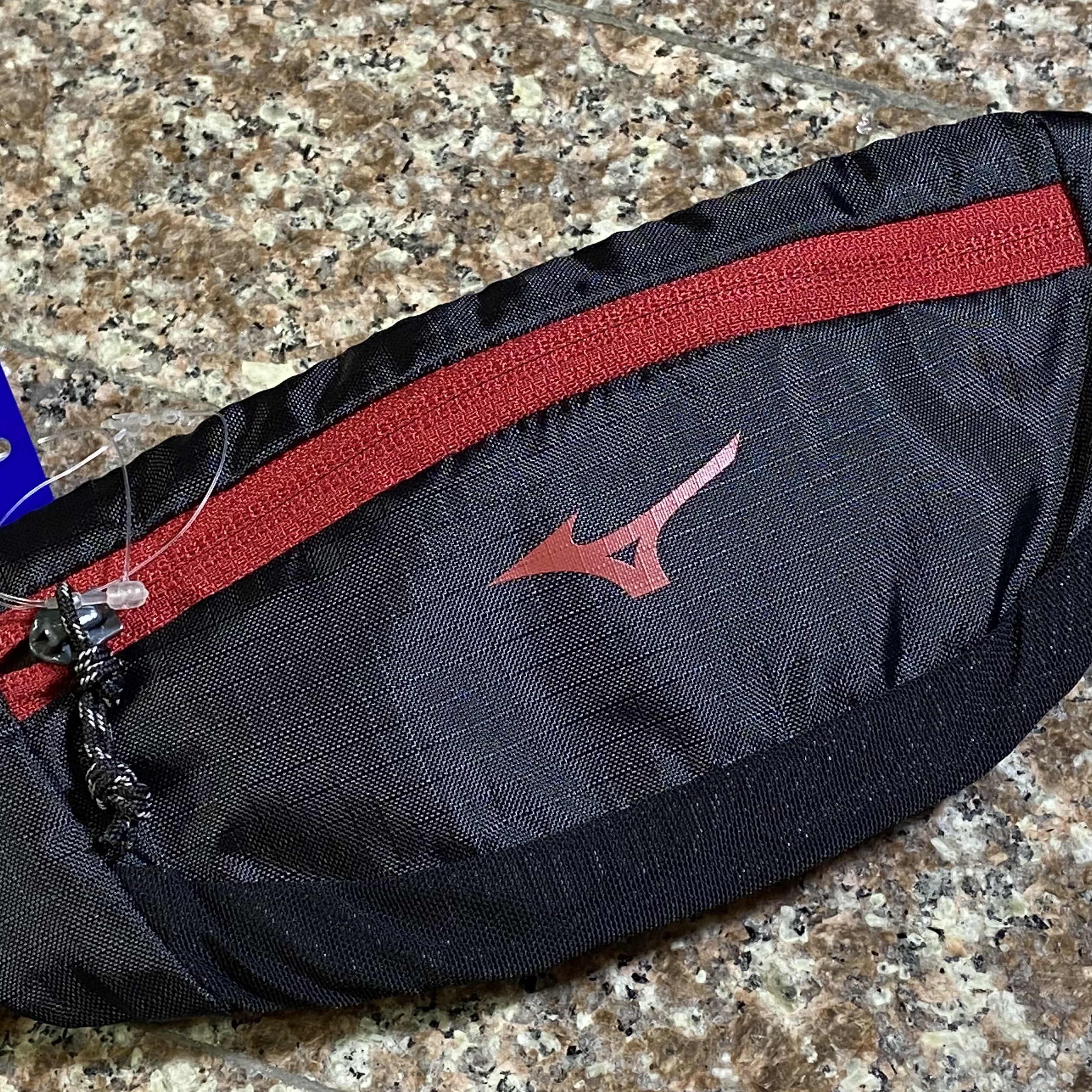 กระเป๋าวิ่ง Mizuno Running Waist Pouch ‘BLACK/RED’
