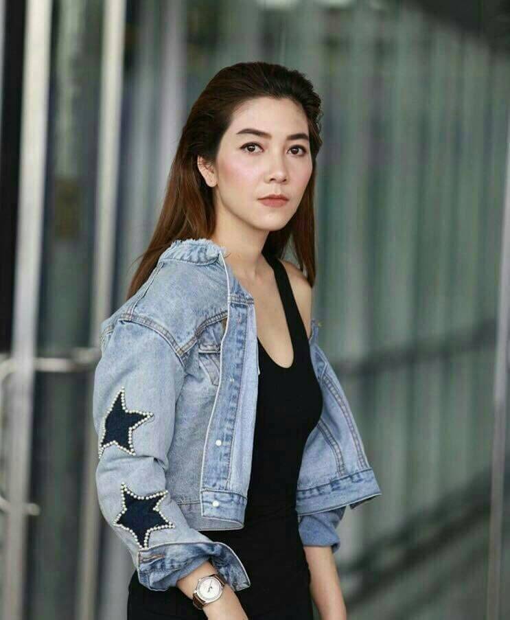 แจ็คเก็ตผ้ายีนส์ตัวสั้น