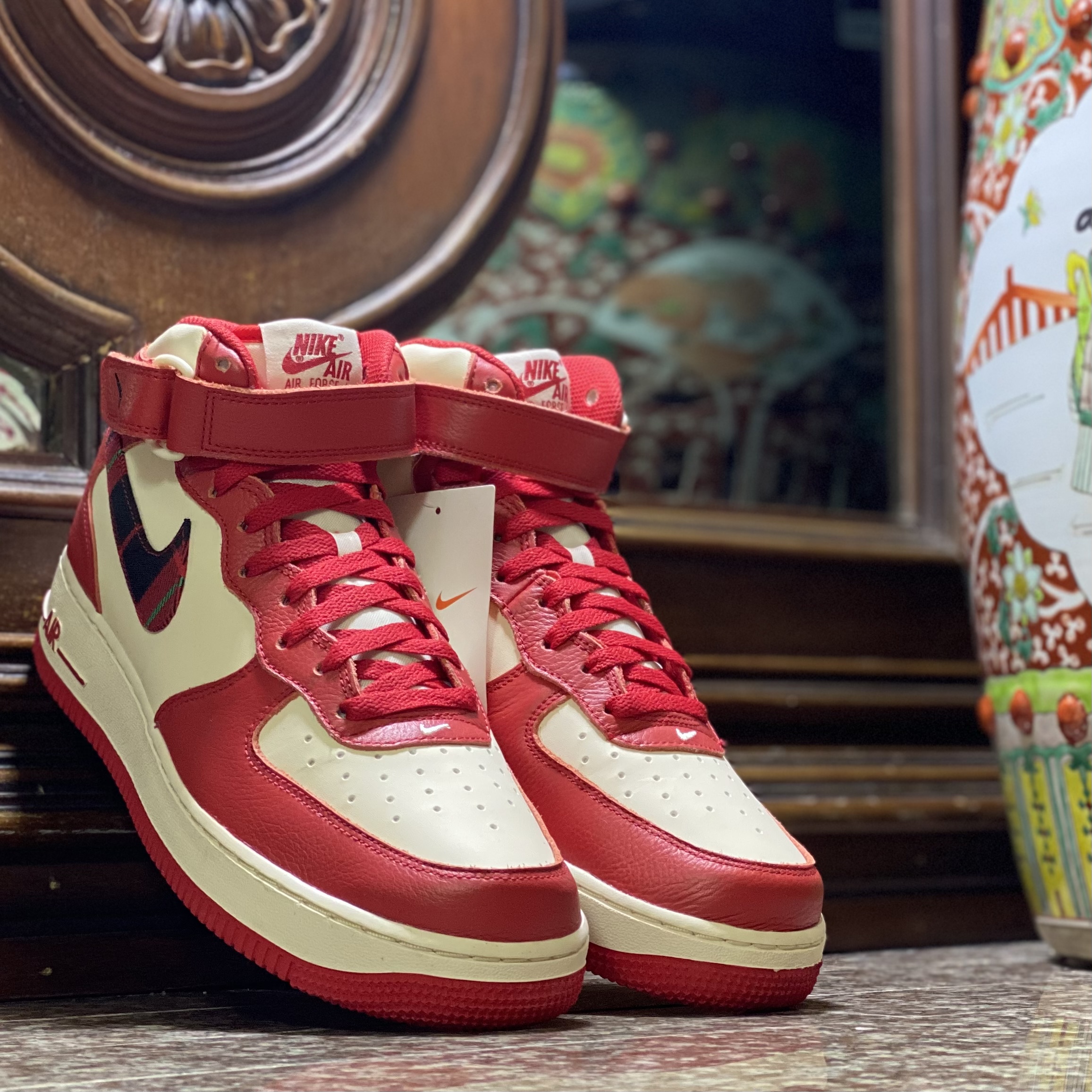 รองเท้า Nike Air Force 1 Mid ‘07 LX ‘Red Plaid’ (M10.5US)