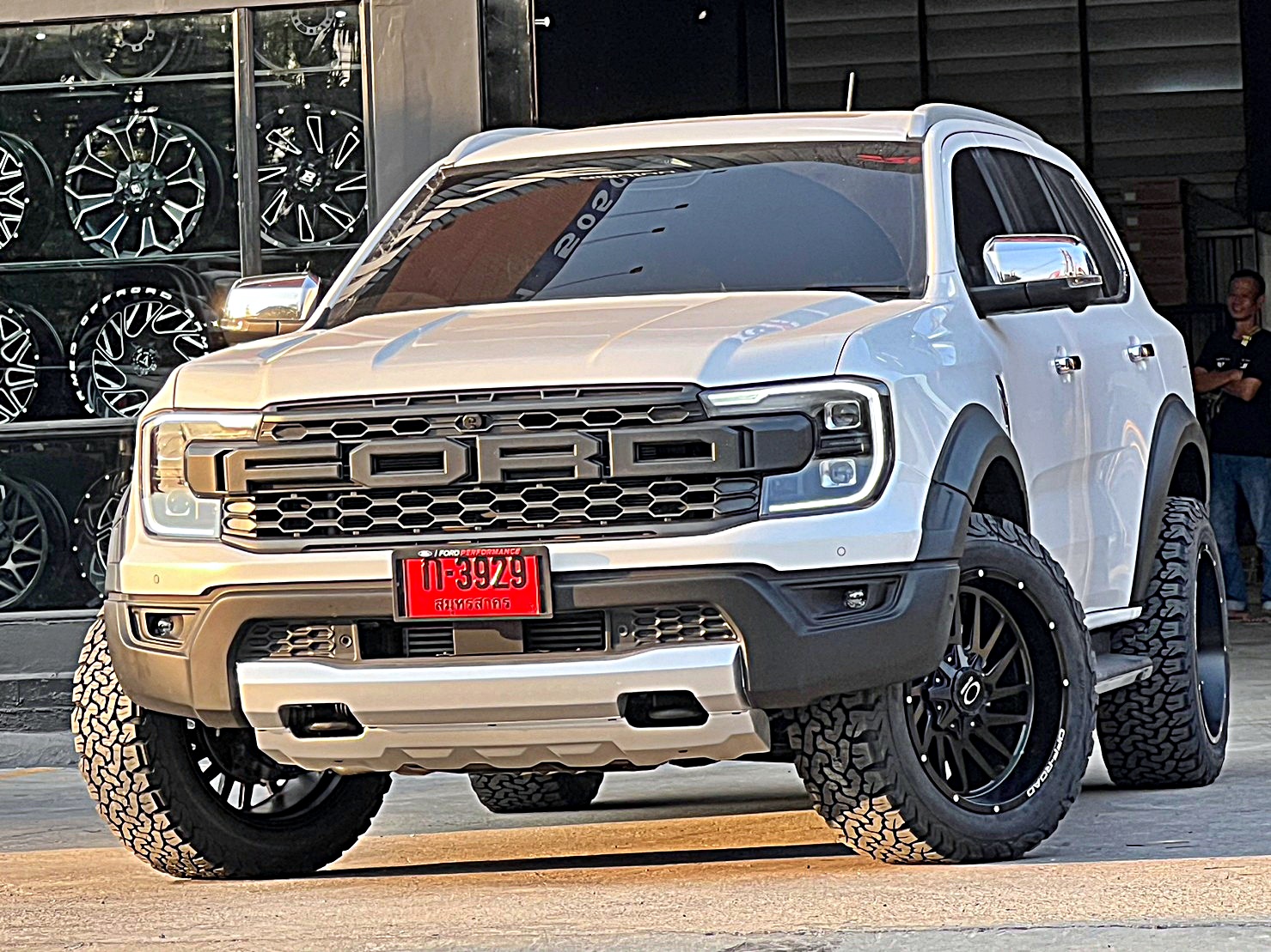 FORD EVEREST NEXTGEN แต่งวทรงเมกาที่ STEP9