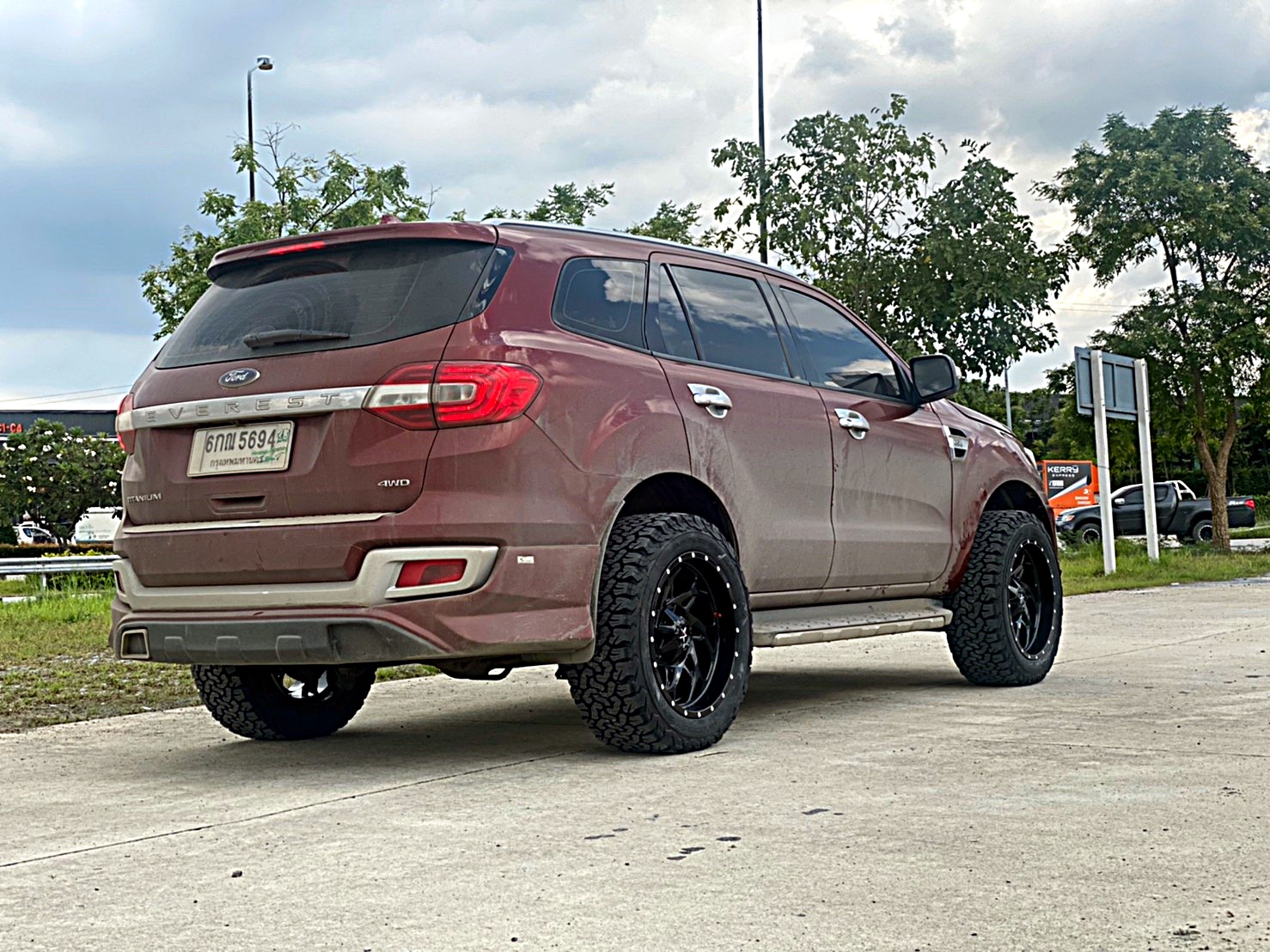 FORD EVEREST แต่งออฟโรดแบบไม่ยก