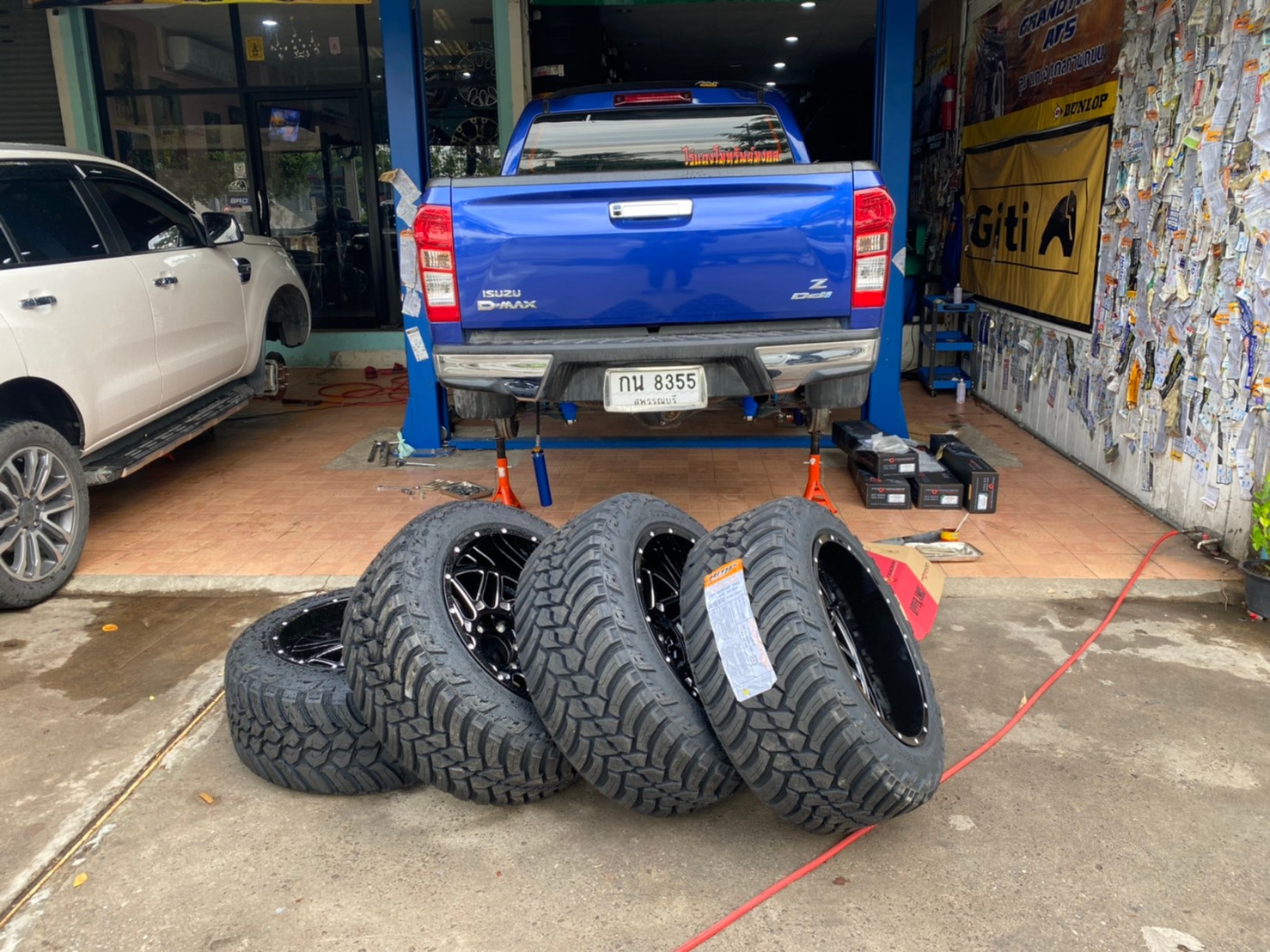 D-MAX มาจากสุพรรณบุรี จัดทรงเมกาที่ STEP9