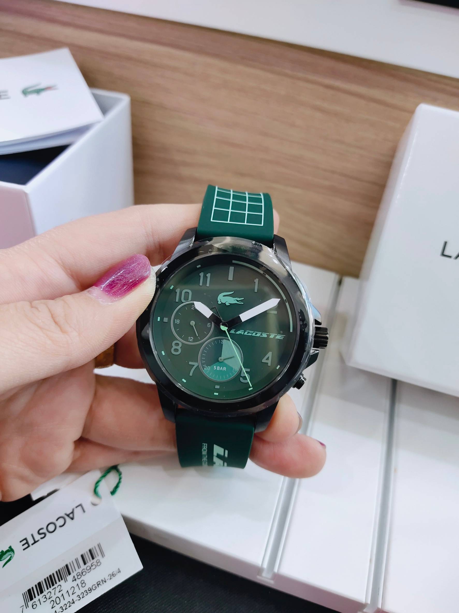 นาฬิกาชาย เรือนเขียวทรงเสน่ห์