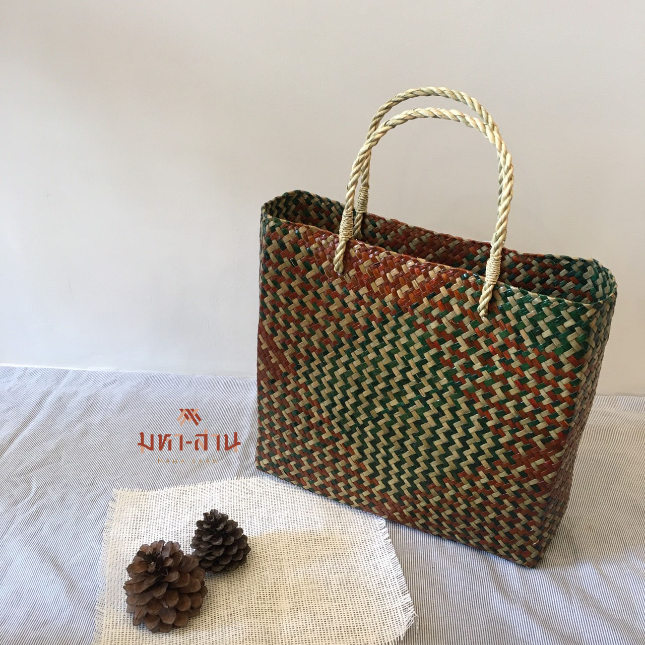 กระเป๋ากระจูด เหลี่ยมสี ขนาดกว้าง13นิ้ว สูง12.5นิ้ว✨