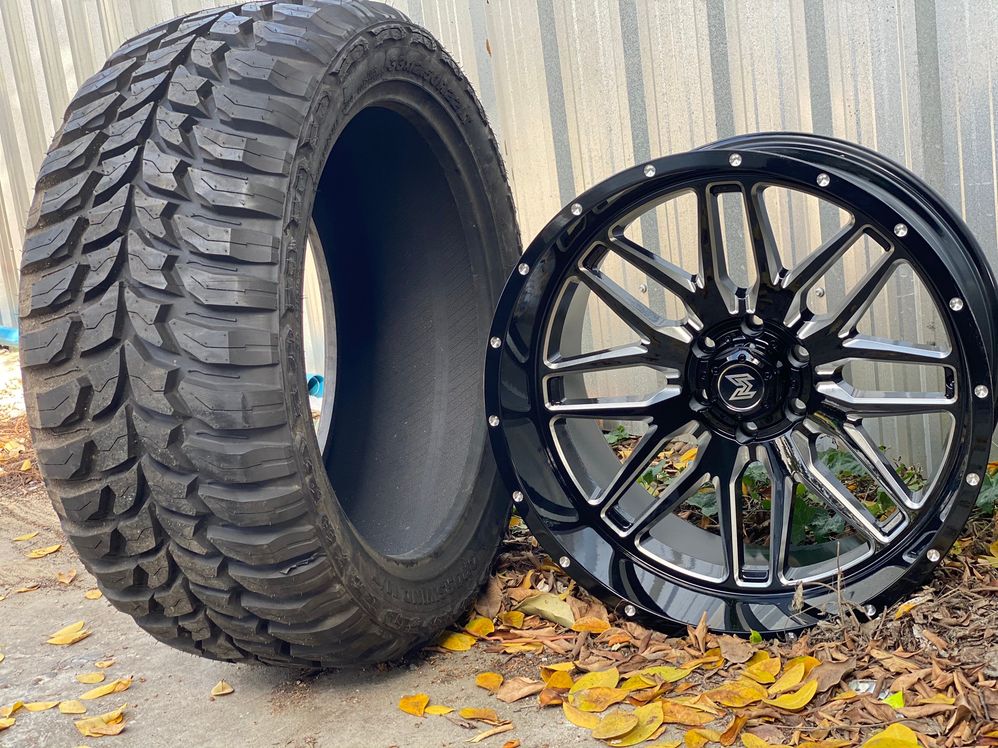 MAGNETIC 22x12 ET-44 CROSSWIND MT 33/12.5R22