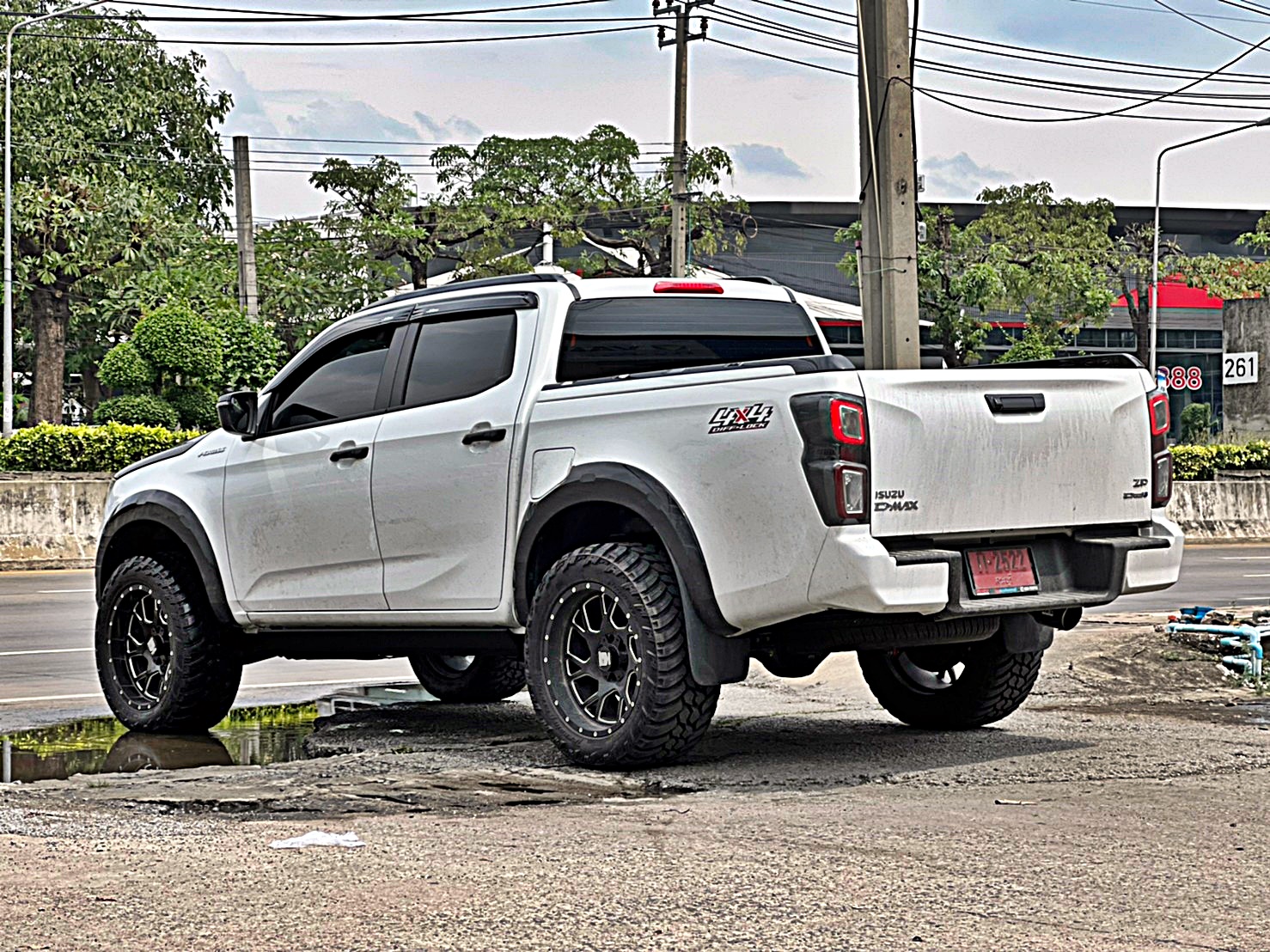 D-MAX ทรงเมกา โคตรหล่อที่ STEP9