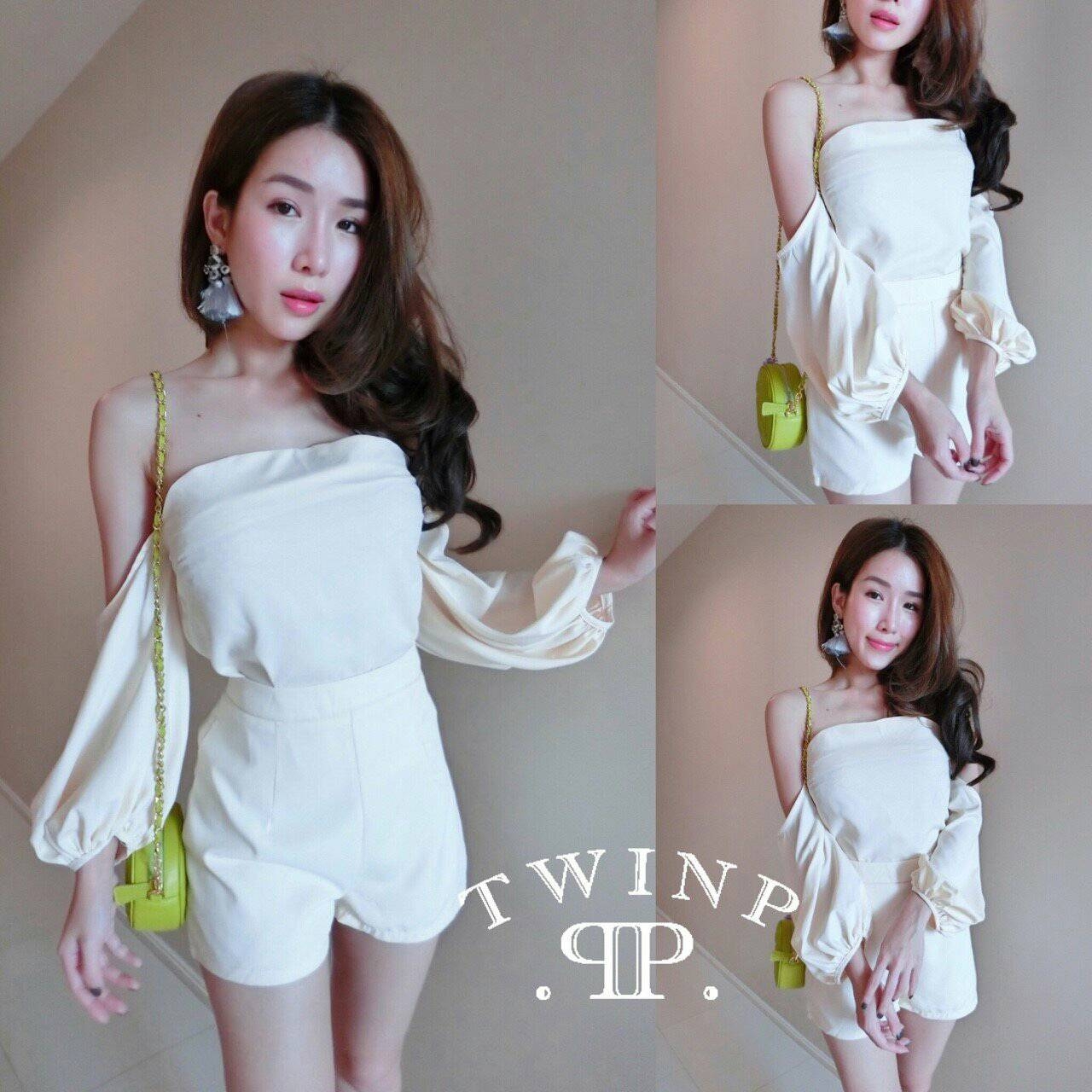 เสื้อเกาะอกพร้อมกางเกงขาสั้น