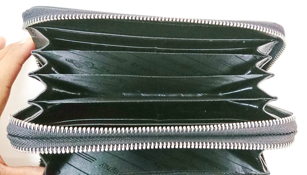 กระเป๋าสตางค์หนังปลากระเบนแท้ สีดำ ซิปรอบคู่