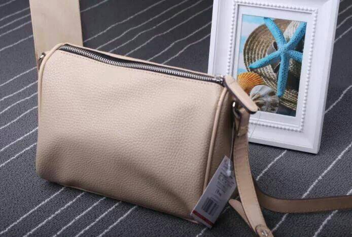 กระเป๋ารุ่นใหม่จาก MNG สะพายข้าง