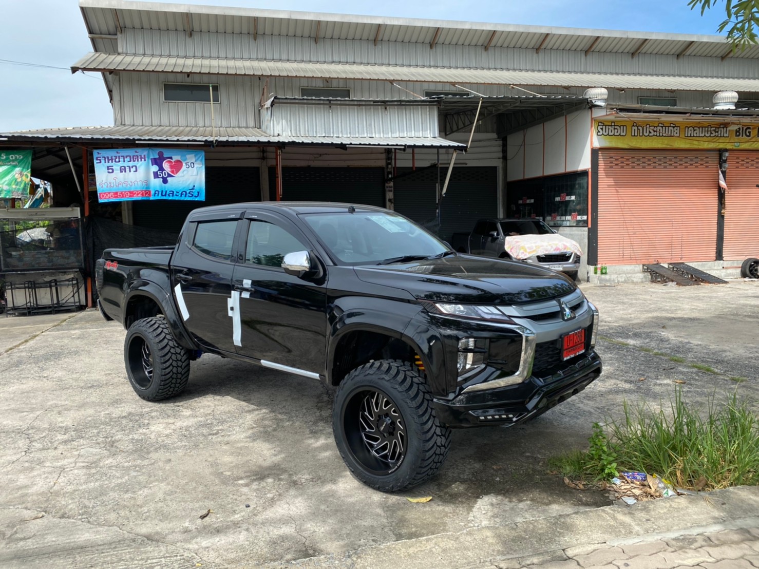 TRITON ป้ายแดงจัดทรงเมกาที่ STEP9