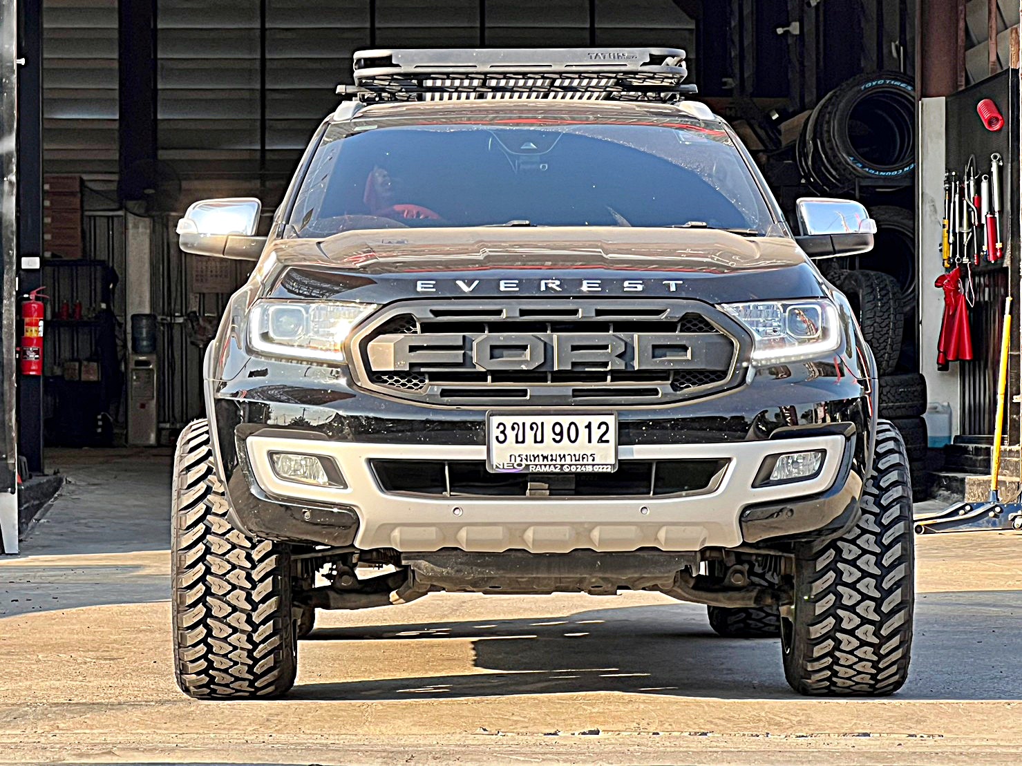 FORD EVEREST แต่งทรงเมกาที่ STEP9