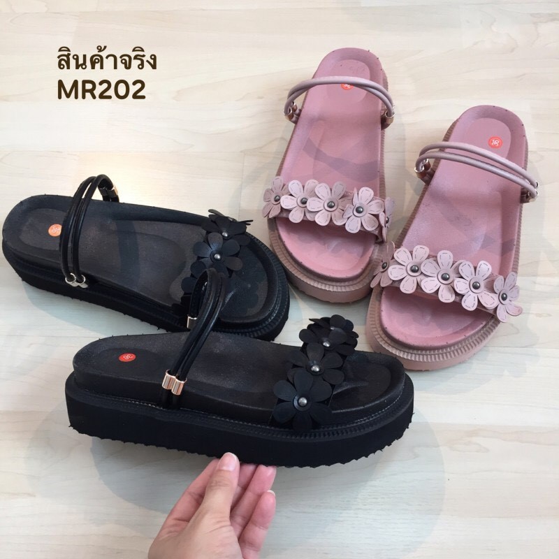 รองเท้าคาดลายดอกไม้