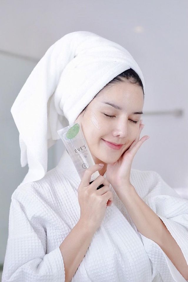 EVE'S อโลแคคตัส ซูทติ้ง แอนด์ มอยเจอไรซิ่ง เจล / Aloe Cactus Soothing & Moisturizing Gel