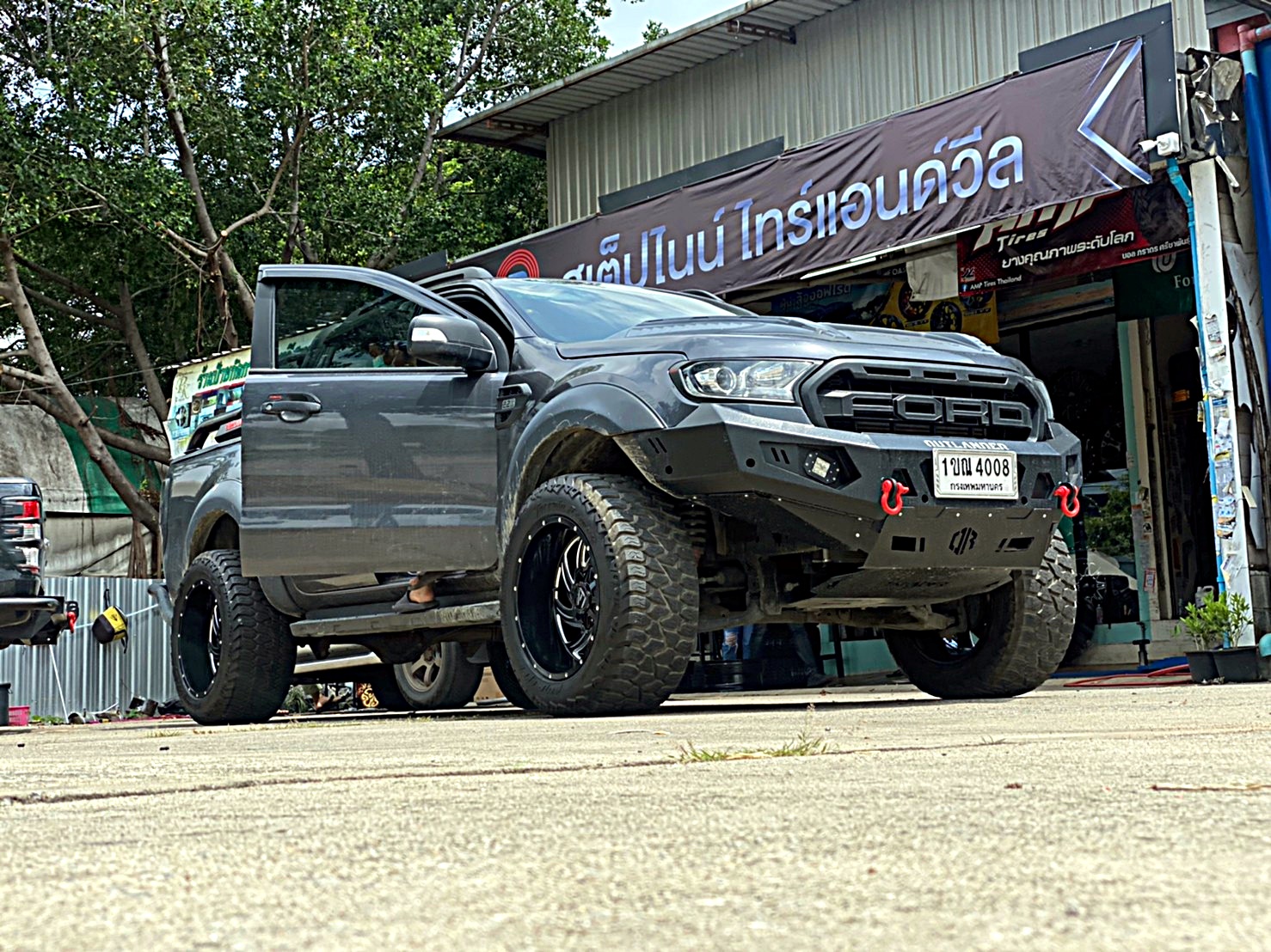 FORD จัดชุดใหม่ ทรงเมกาที่ STEP9