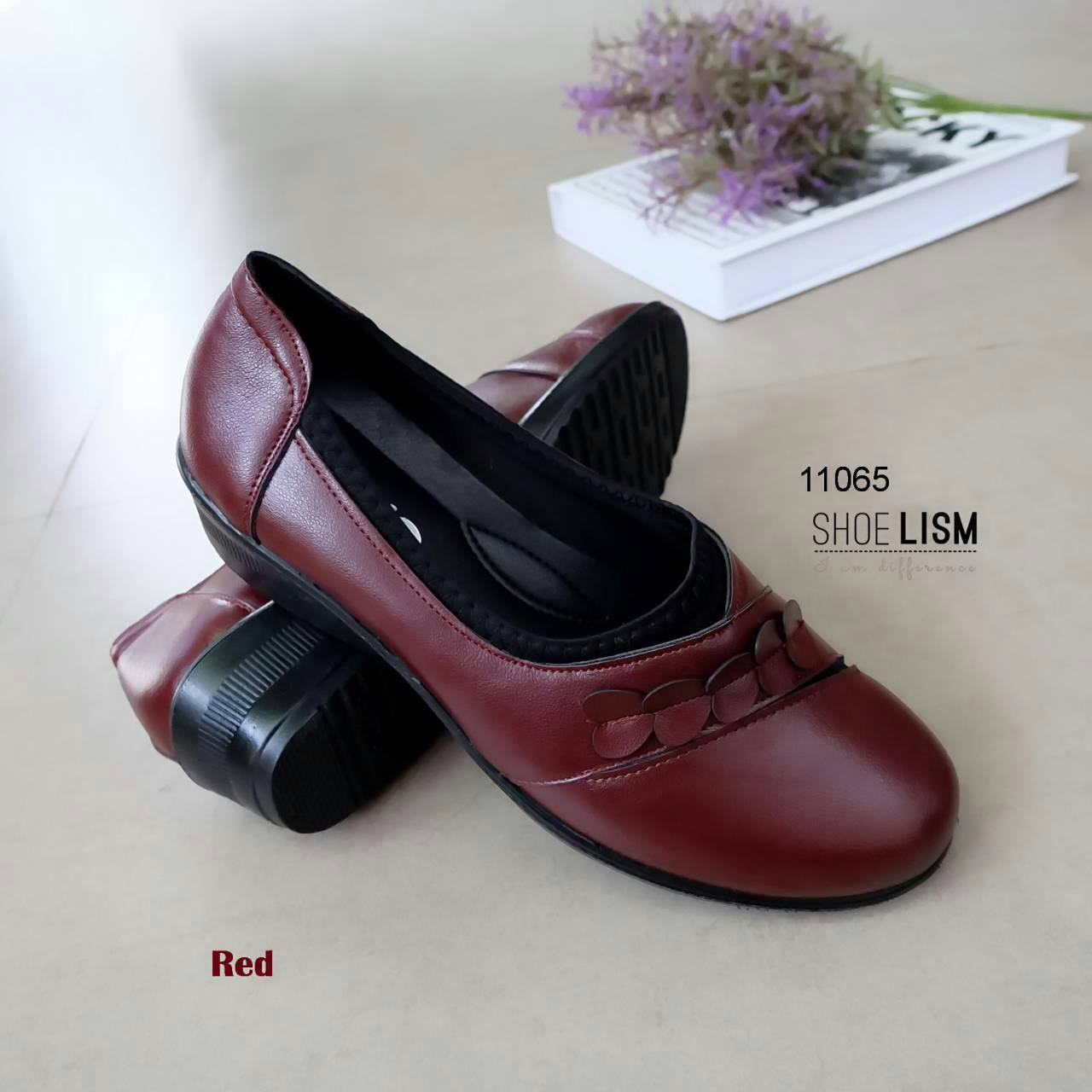 รองเท้าคัทชูใส่ขอบกันกัด