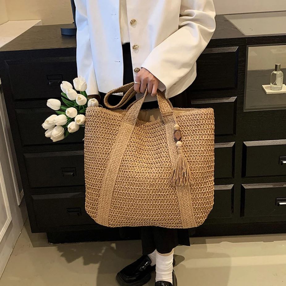 กระเป๋าสาน สะพาย ใบใหญ่ แต่งพู่ห้อย 🍨