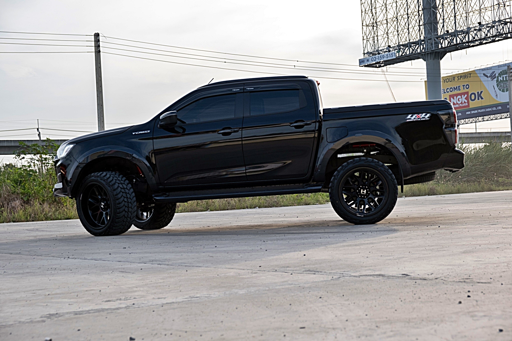 ล้อแท้ HOSTILE H120 ขอบ22 ใส่ D-MAX