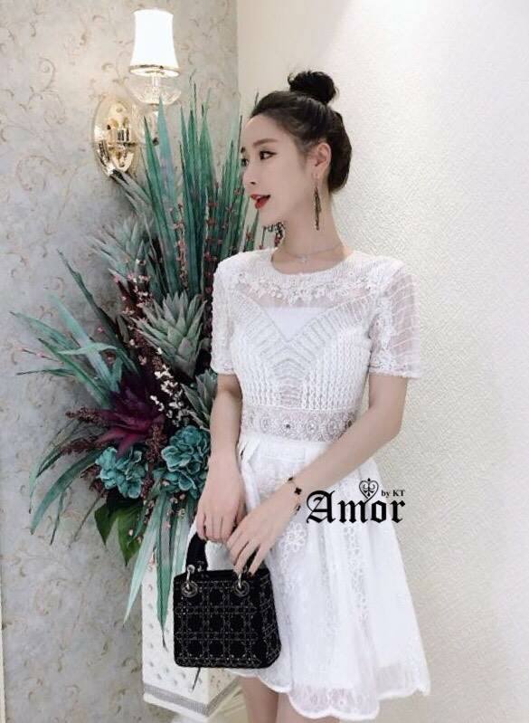 ชุดเดรสลูกไม้ปักเลื่อมประกายระยิบระยับ