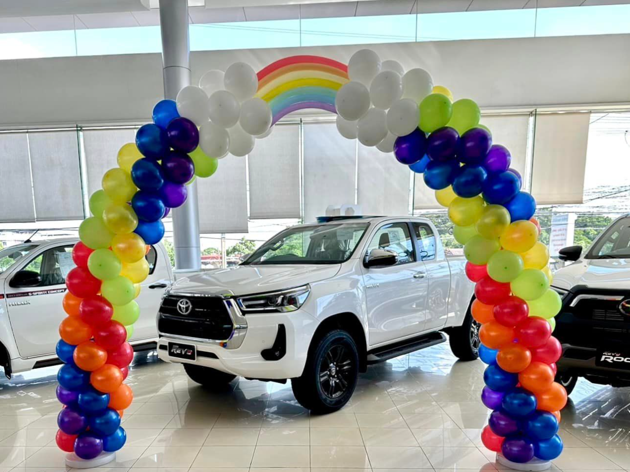 ลูกโป่งซุ้มโค้ง โทนสีรุ้ง ตอนรับ Pride Month