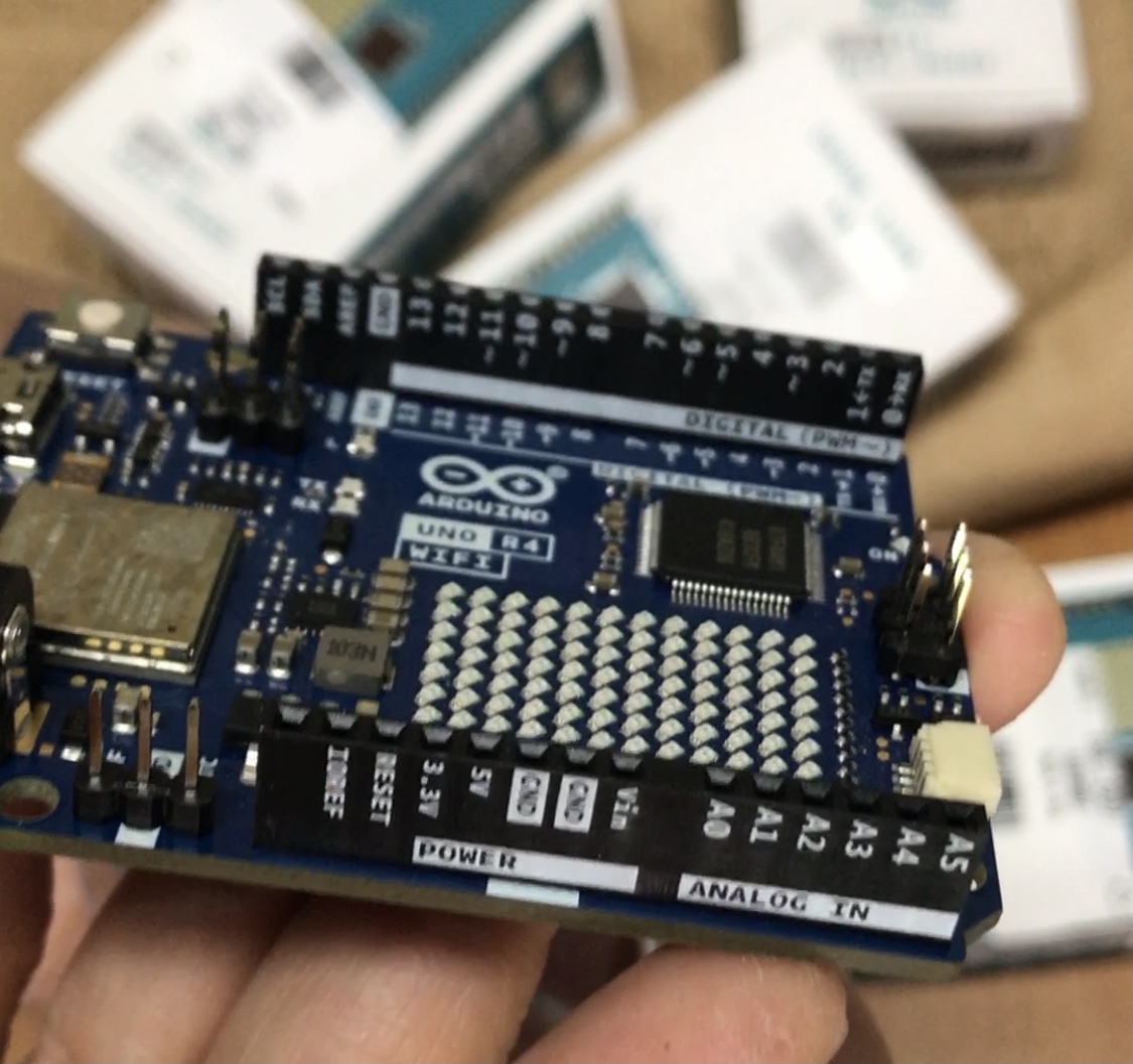 Official Arduino UNO R4 WiFi Board บอร์ดไมโครคอนโทรลเลอร์ UNO R4 WiFi บอร์ดแท้จากอิตาลี R4 WiFi Official